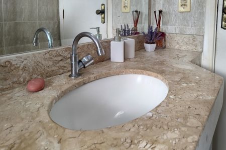 Apartamento para alugar com 90m², 2 quartos e 1 vaga Apartamento para alugar com 90m², 2 quartos e 1 vagaBanheiro da Suíte