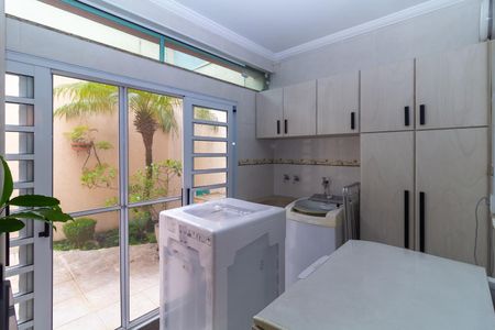 Casa à venda com 220m², 3 quartos e 4 vagas Casa à venda com 220m², 3 quartos e 4 vagasÁrea de Serviço