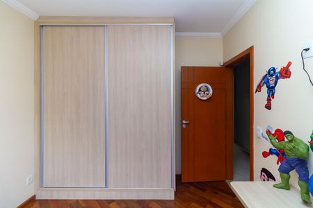 Casa à venda com 220m², 3 quartos e 4 vagas Casa à venda com 220m², 3 quartos e 4 vagasQuarto 2