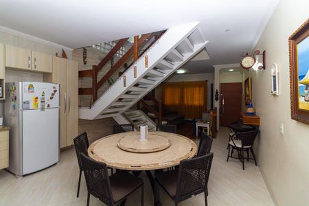 Casa à venda com 220m², 3 quartos e 4 vagas Casa à venda com 220m², 3 quartos e 4 vagasSala