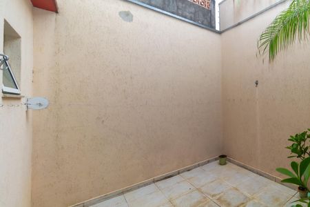 Casa à venda com 220m², 3 quartos e 4 vagas Casa à venda com 220m², 3 quartos e 4 vagasQuintal