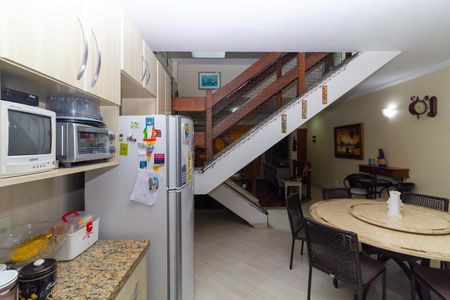 Casa à venda com 220m², 3 quartos e 4 vagas Casa à venda com 220m², 3 quartos e 4 vagasCozinha