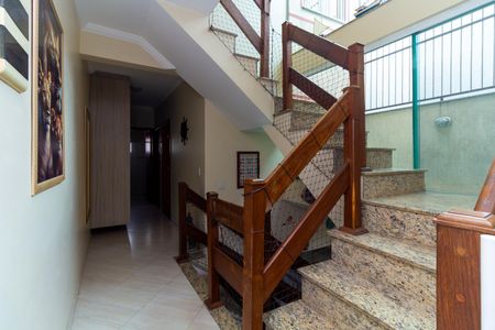 Casa à venda com 220m², 3 quartos e 4 vagas Casa à venda com 220m², 3 quartos e 4 vagasEscada dos Quartos