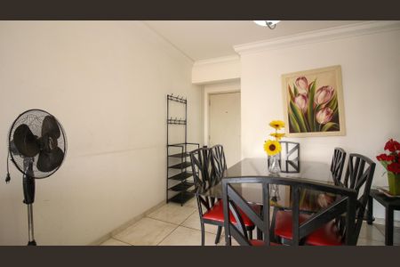 Apartamento à venda com 67m², 2 quartos e 1 vagaSala