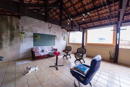 Casa à venda com 250m², 3 quartos e 2 vagas Casa à venda com 250m², 3 quartos e 2 vagasVaranda