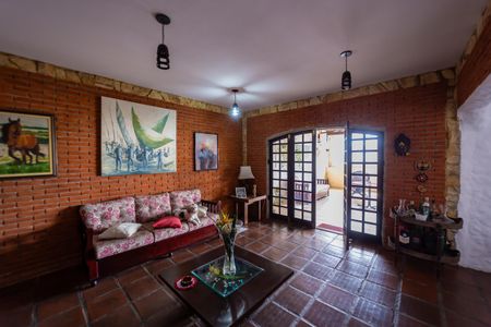 Casa à venda com 250m², 3 quartos e 2 vagas Casa à venda com 250m², 3 quartos e 2 vagasSala