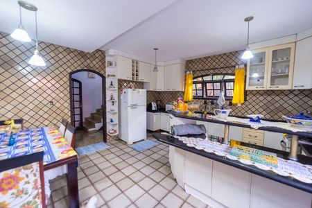 Casa à venda com 250m², 3 quartos e 2 vagas Casa à venda com 250m², 3 quartos e 2 vagasCozinha