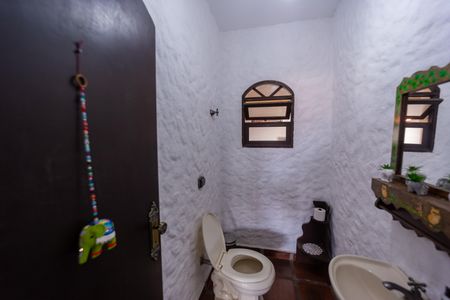 Casa à venda com 250m², 3 quartos e 2 vagas Casa à venda com 250m², 3 quartos e 2 vagasLavabo da sala