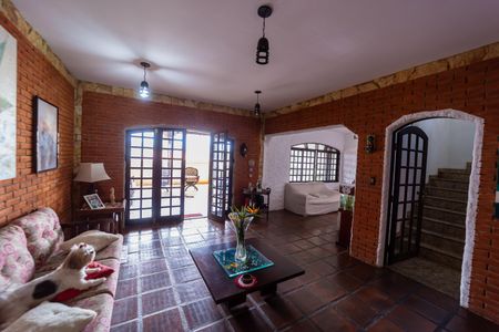 Casa à venda com 250m², 3 quartos e 2 vagas Casa à venda com 250m², 3 quartos e 2 vagasSala