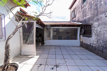 Casa à venda com 250m², 3 quartos e 2 vagas Casa à venda com 250m², 3 quartos e 2 vagasQuintal
