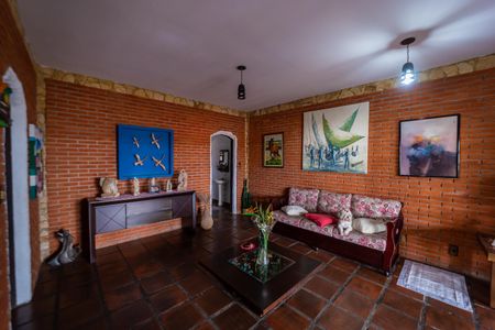 Casa à venda com 250m², 3 quartos e 2 vagas Casa à venda com 250m², 3 quartos e 2 vagasSala