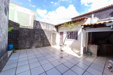Casa à venda com 250m², 3 quartos e 2 vagas Casa à venda com 250m², 3 quartos e 2 vagasQuintal