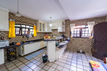 Casa à venda com 250m², 3 quartos e 2 vagas Casa à venda com 250m², 3 quartos e 2 vagasCozinha