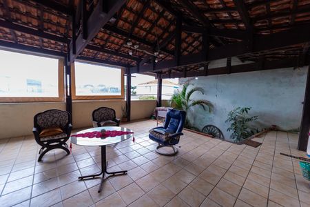 Casa à venda com 250m², 3 quartos e 2 vagas Casa à venda com 250m², 3 quartos e 2 vagasVaranda