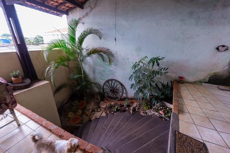 Casa à venda com 250m², 3 quartos e 2 vagas Casa à venda com 250m², 3 quartos e 2 vagasVaranda