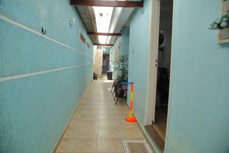Casa à venda com 125m², 2 quartos e 2 vagasQuintal - corredor lateral