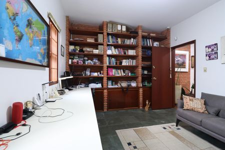 Casa à venda com 342m², 4 quartos e 3 vagasEscritório