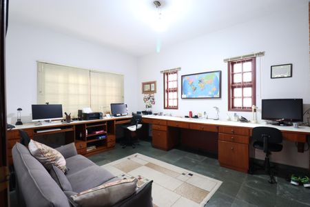 Casa à venda com 342m², 4 quartos e 3 vagasEscritório