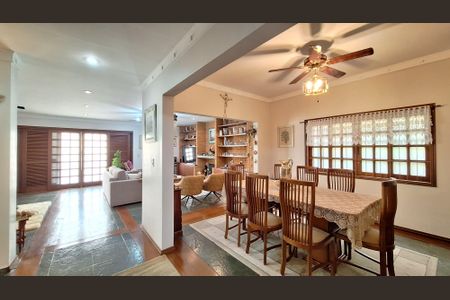 Casa à venda com 342m², 4 quartos e 3 vagasSala