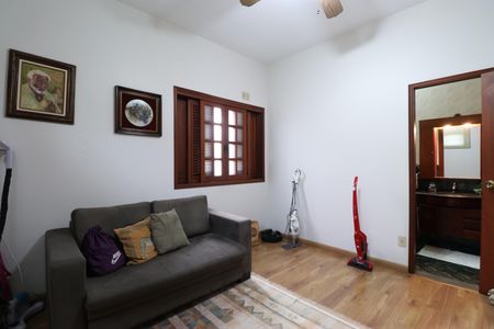 Casa à venda com 342m², 4 quartos e 3 vagasSuíte 1