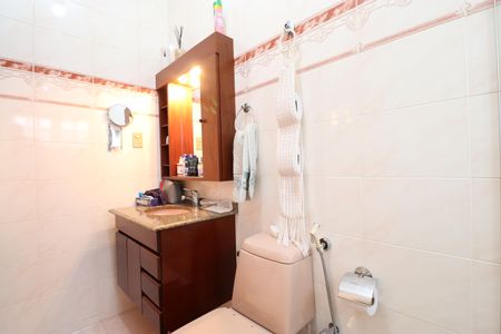 Casa à venda com 342m², 4 quartos e 3 vagasBanheiro da Suíte 2