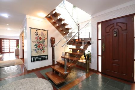 Casa à venda com 342m², 4 quartos e 3 vagasEscada