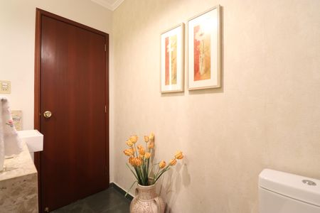 Casa à venda com 342m², 4 quartos e 3 vagasBanheiro de serviço