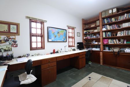 Casa à venda com 342m², 4 quartos e 3 vagasEscritório