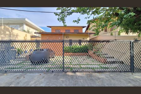 Casa à venda com 342m², 4 quartos e 3 vagasFachada