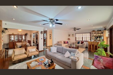 Casa à venda com 342m², 4 quartos e 3 vagasSala