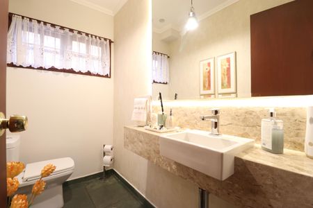 Casa à venda com 342m², 4 quartos e 3 vagasBanheiro de serviço