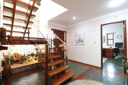 Casa à venda com 342m², 4 quartos e 3 vagasEscada