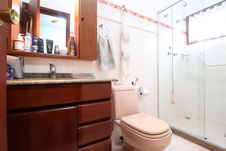 Casa à venda com 342m², 4 quartos e 3 vagasBanheiro da Suíte 2