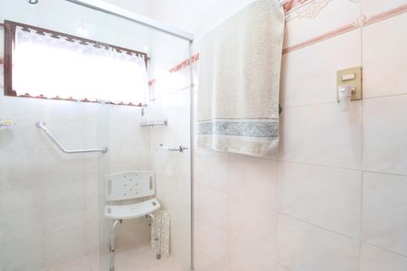 Casa à venda com 342m², 4 quartos e 3 vagasBanheiro da Suíte 2