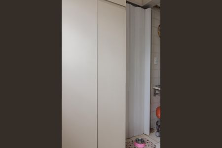 Apartamento para alugar com 190m², 4 quartos e 2 vagas Apartamento para alugar com 190m², 4 quartos e 2 vagasLavanderia