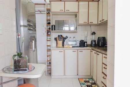 Apartamento para alugar com 190m², 4 quartos e 2 vagas Apartamento para alugar com 190m², 4 quartos e 2 vagasCozinha