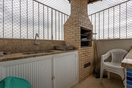 Apartamento à venda com 220m², 3 quartos e 2 vagas Apartamento à venda com 220m², 3 quartos e 2 vagasCobertura Churrasqueira