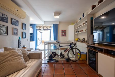 Apartamento à venda com 220m², 3 quartos e 2 vagas Apartamento à venda com 220m², 3 quartos e 2 vagasSala Cobertura