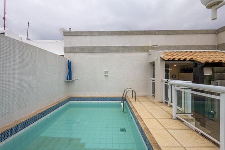 Apartamento à venda com 220m², 3 quartos e 2 vagas Apartamento à venda com 220m², 3 quartos e 2 vagasCobertura Piscina