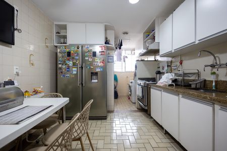 Apartamento à venda com 220m², 3 quartos e 2 vagas Apartamento à venda com 220m², 3 quartos e 2 vagasCozinha