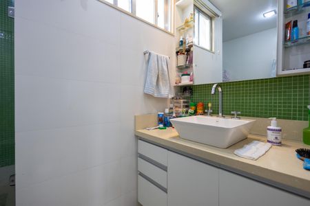 Apartamento à venda com 220m², 3 quartos e 2 vagas Apartamento à venda com 220m², 3 quartos e 2 vagasBanheiro Suite