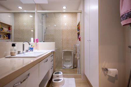 Apartamento à venda com 220m², 3 quartos e 2 vagas Apartamento à venda com 220m², 3 quartos e 2 vagasBanheiro Social