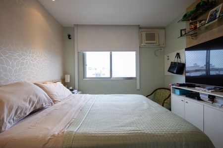 Apartamento à venda com 220m², 3 quartos e 2 vagas Apartamento à venda com 220m², 3 quartos e 2 vagasQuarto Suite