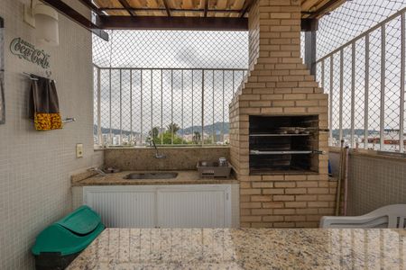 Apartamento à venda com 220m², 3 quartos e 2 vagas Apartamento à venda com 220m², 3 quartos e 2 vagasCobertura Churrasqueira