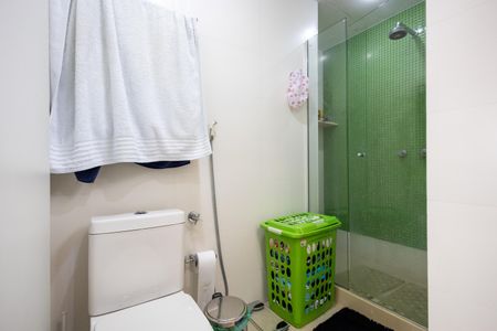 Apartamento à venda com 220m², 3 quartos e 2 vagas Apartamento à venda com 220m², 3 quartos e 2 vagasBanheiro Suite