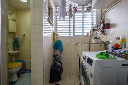 Apartamento à venda com 220m², 3 quartos e 2 vagas Apartamento à venda com 220m², 3 quartos e 2 vagasÁrea de Serviço