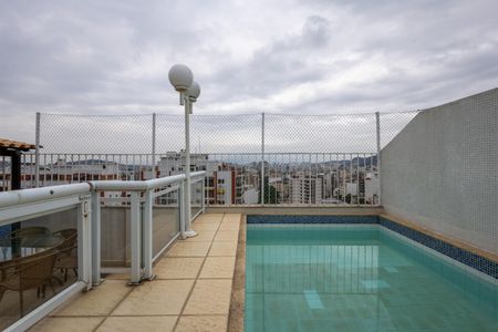 Apartamento à venda com 220m², 3 quartos e 2 vagas Apartamento à venda com 220m², 3 quartos e 2 vagasCobertura Piscina