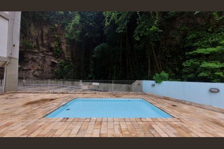 Apartamento à venda com 220m², 3 quartos e 2 vagas Apartamento à venda com 220m², 3 quartos e 2 vagasPiscina 2