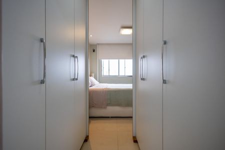 Apartamento à venda com 220m², 3 quartos e 2 vagas Apartamento à venda com 220m², 3 quartos e 2 vagasQuarto Suite Closet