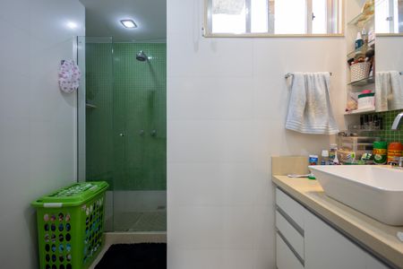 Apartamento à venda com 220m², 3 quartos e 2 vagas Apartamento à venda com 220m², 3 quartos e 2 vagasBanheiro Suite